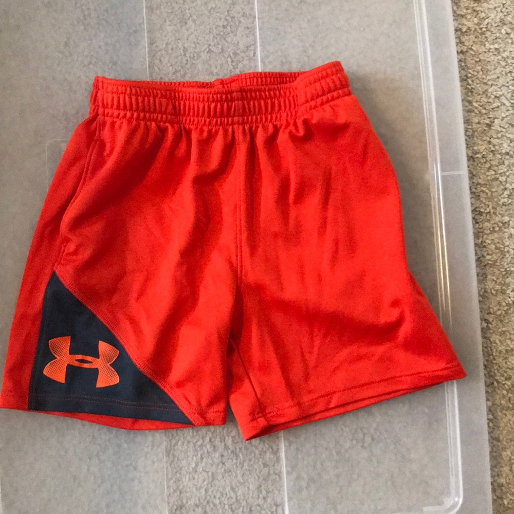 Sz 2 under Armour shorts